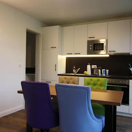Semesterbostad Chalet, *